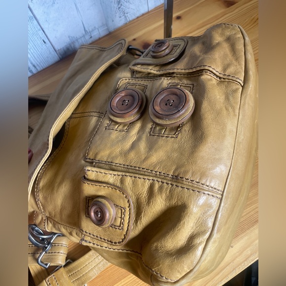 Lockheart Boho Tan Leather Button Bag - Picture 5 of 16